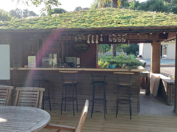 Food & Drinks 4, Cocon de Verdure Suite avec piscine & lit King Size 2mx2m Table d'Hotes proche Agen Nerac Villeneuve, Lot-et-Garonne