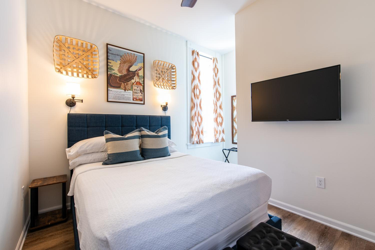 Bedroom, The Woodford Hotel, Woodford