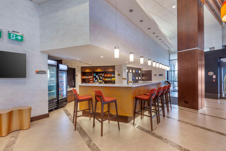 Food & Drinks 4, GLō Best Western Mississauga Corporate Centre, Peel