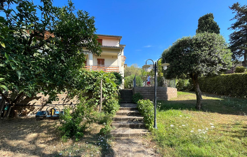FREE PARKING Comfortable Apartment in the Historic Village of Suvereto with garden, Livorno