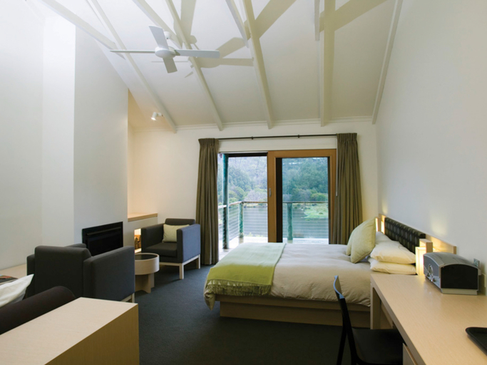 Bedroom 3, Peppers Cradle Mountain Lodge, Kentish