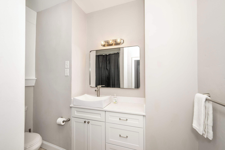 Bathroom 4, Queen City Homestead For 6!, Cincinnati