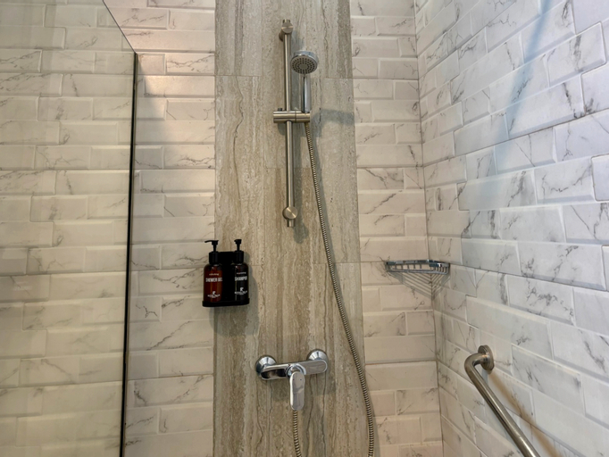 Bathroom 17