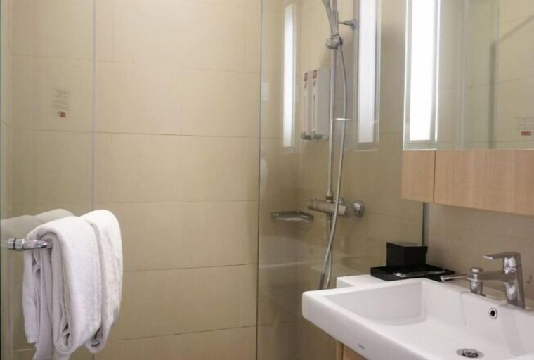 Bathroom 13