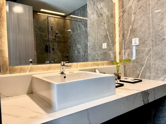 Bathroom 14