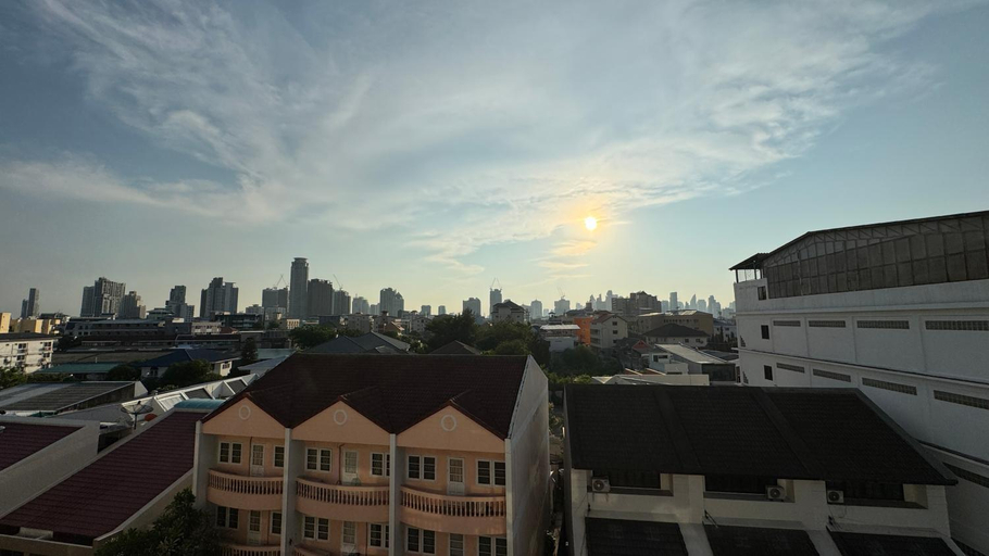 Others 3, Sunset Tower Homestay, Wattana