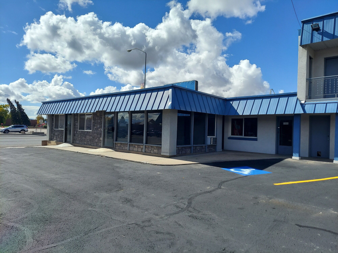 Exterior & Views 2, Vernal Inn, Uintah