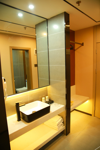 Bathroom 3, IU Hotel(Rikaze), Shigatse