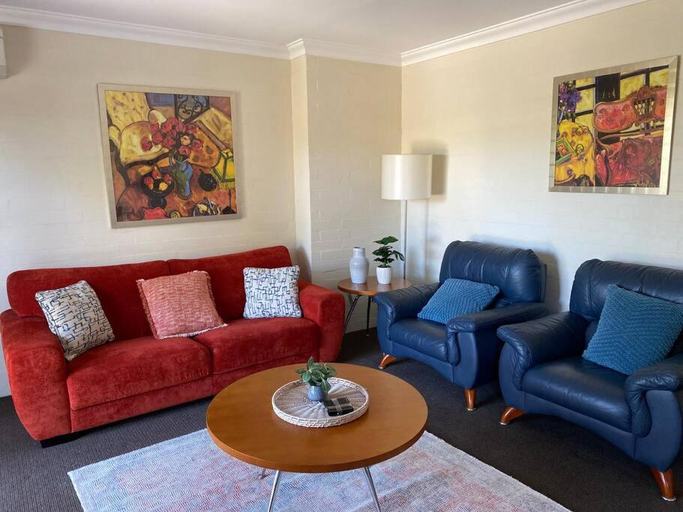 Others 5, SUBI CENTRAL CLOSE CBD HOSPITALS WIFI NETFLIX WINE, Subiaco