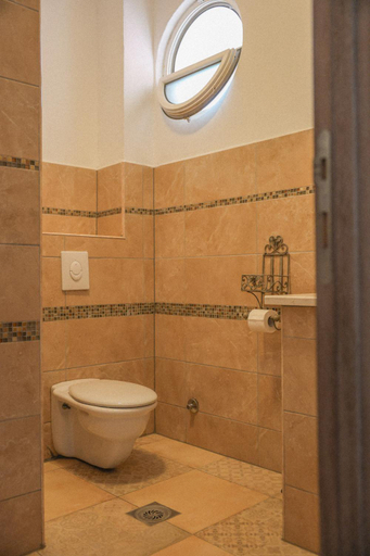 Others 5, Casa Selimi