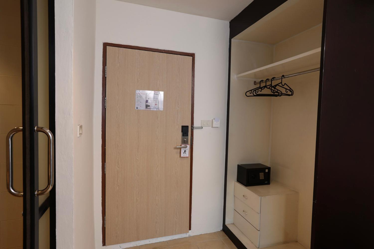 Others 5, Studio F Sukhumvit, Wattana