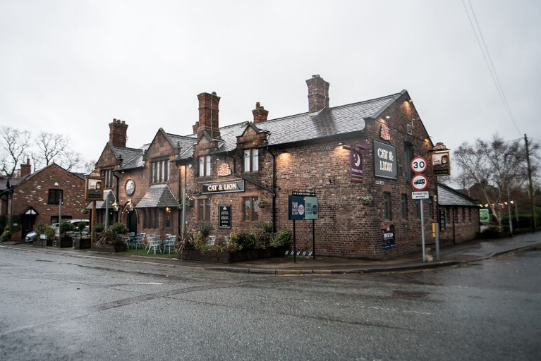 Exterior & Views, Cat & Lion Country Pub and Hotel, Warrington