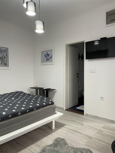 Others 4, M&M apartments