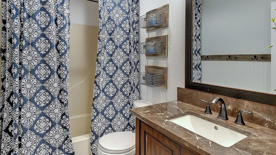 Bathroom, Dune Villas 6A, Walton