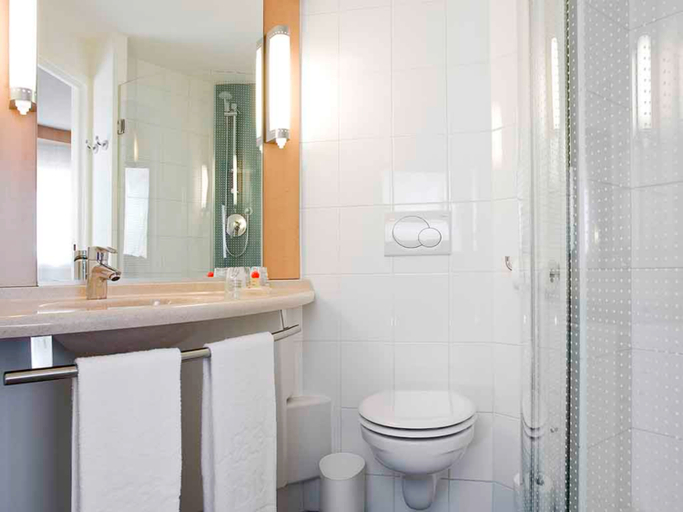Bathroom 3, ibis Cotonou, Cotonou