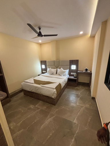 Bedroom 2, Hotel Crystal Castle, Mumbai Suburban
