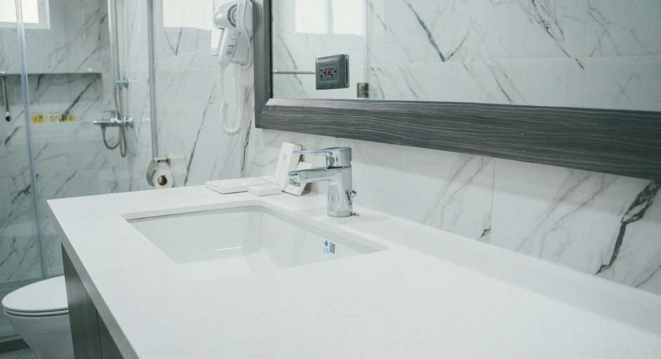 Bathroom 7