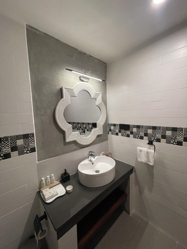 Bathroom 3, Aramya hotel, Yatiyanthota