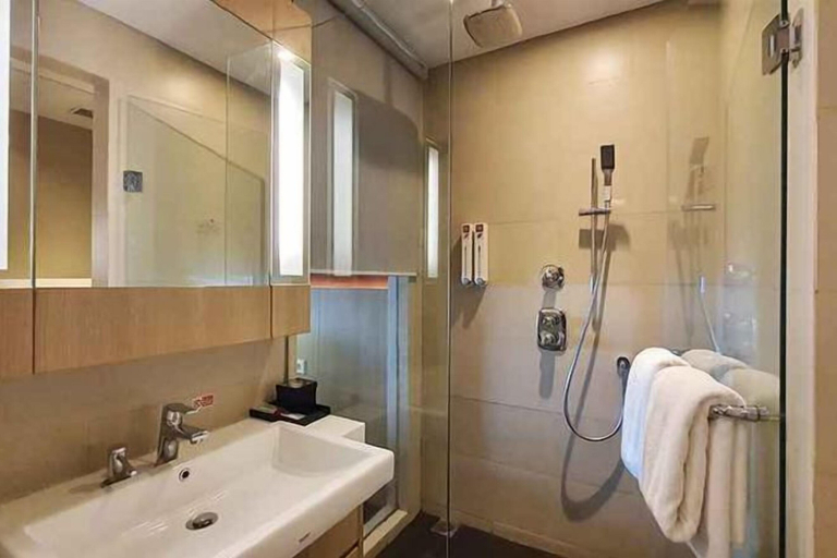Bathroom 16