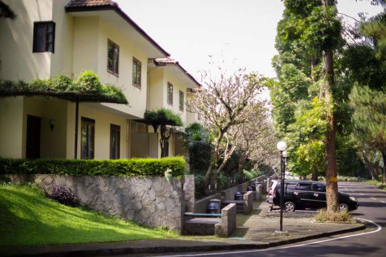 Exterior 14