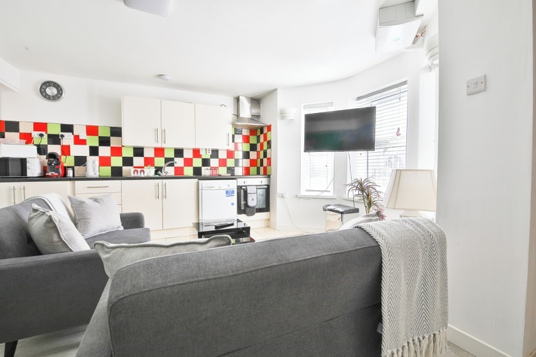 Others 5, 2 Bed Apartment Near Cardiff Bay, Cardiff