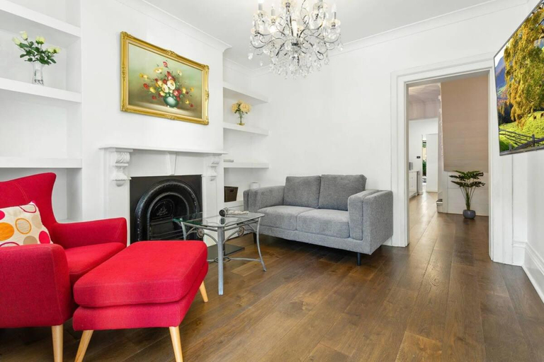 Traditional 2-Bed Terrace House in Millers Point, Sydney