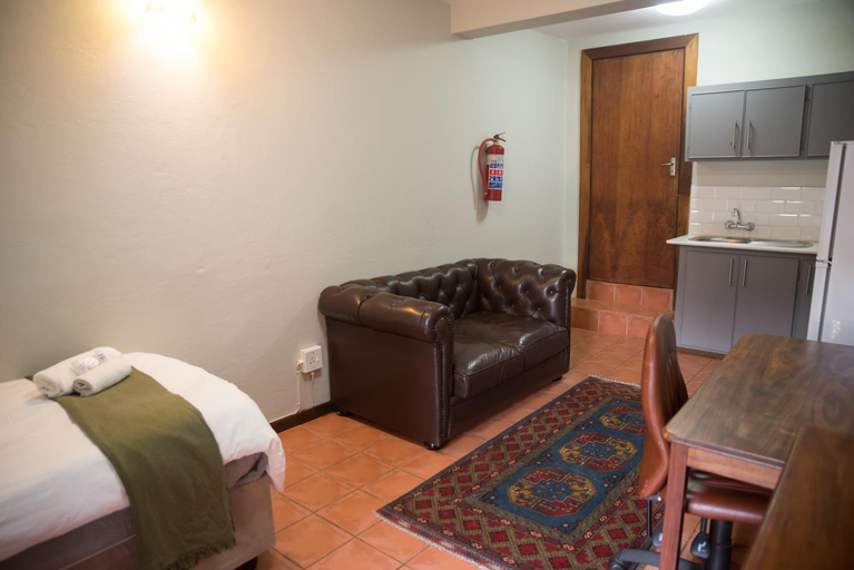 Bedroom 2, Beesdam Guesthouse, Dr Kenneth Kaunda