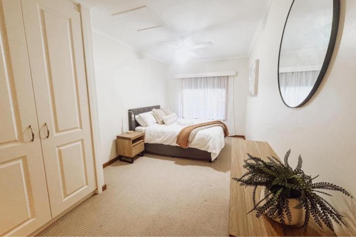 Bedroom 2, Paringa Riverside Resort, Renmark Paringa - Paringa
