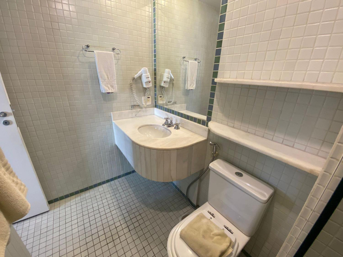 Bathroom 2, Hotel Estanpla Executive Moema Ibirapuera com garagem piscina 402, São Paulo