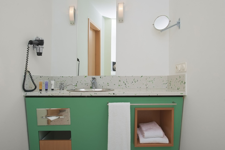 Bathroom 3, Four Points by Sheraton Munich Messe, München