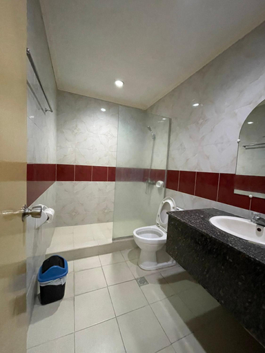 Bathroom 15
