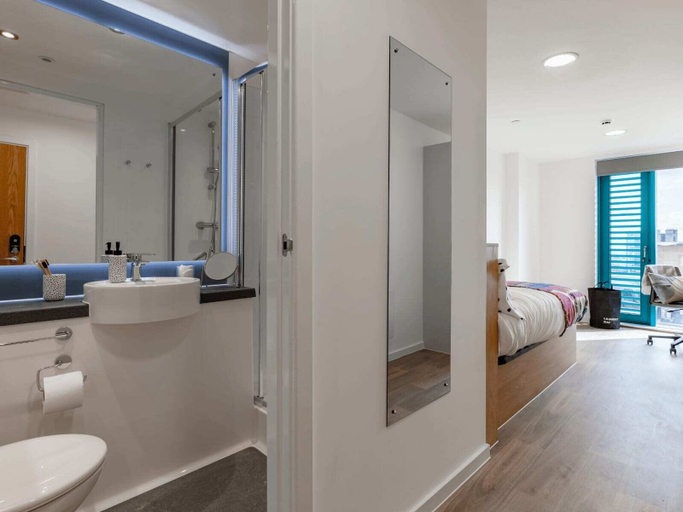 Bathroom 3, For Students Only - Ty Nant in Swansea - Campus Accommodation, Swansea