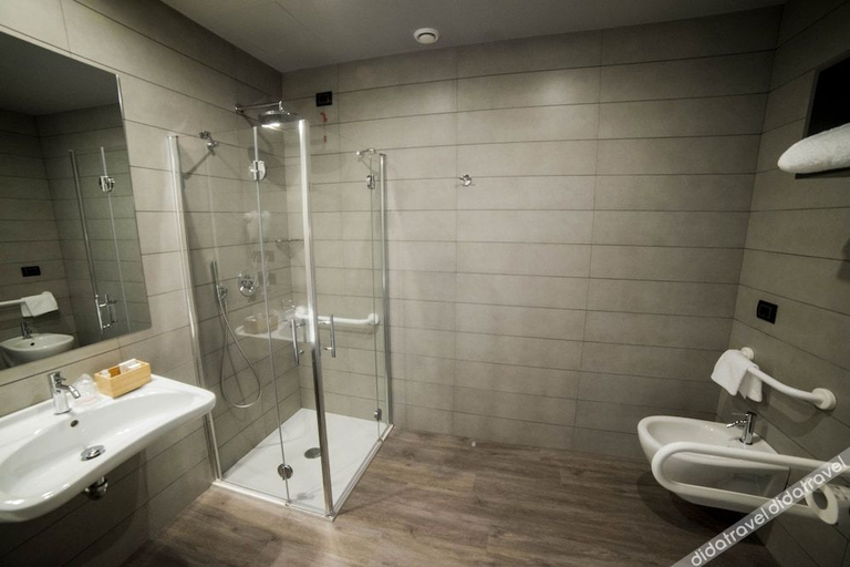 Bathroom 4, Hotel San Giovanni Roma, Rome
