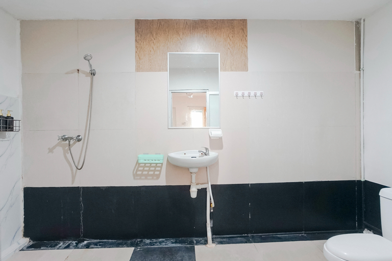 Bathroom 11