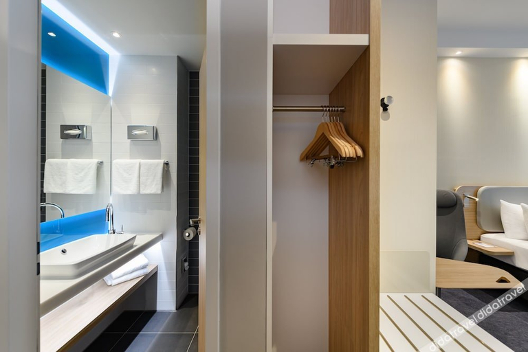 Bathroom 4, Holiday Inn Express GOETTINGEN by IHG, Göttingen
