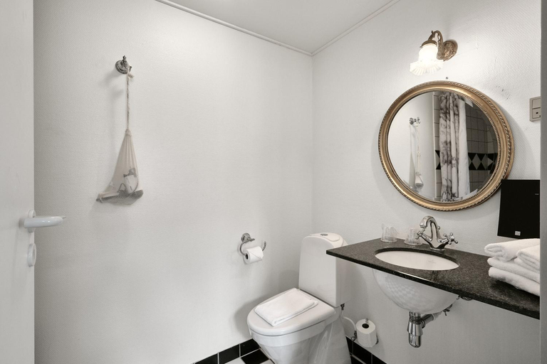 Bathroom 2, Hotel Ærø, Svendborg
