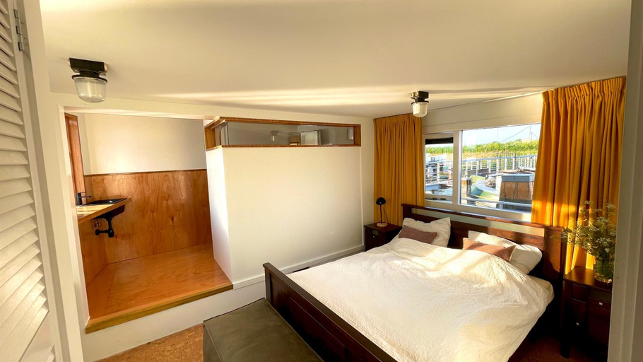 Bedroom 2, Casey's Lake View House Boat, Amsterdam