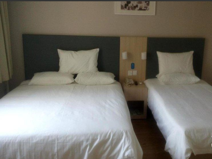 Bedroom 5, Home Inn Yiju Hotel (Qingdao May 4th Square Mixc City Zhiquan Road Metro Station Branch), Qingdao