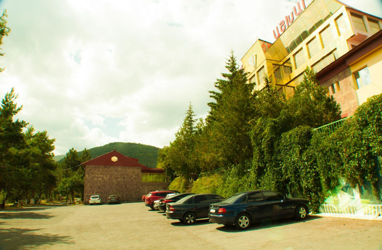 Others 5, Vosku Ashxarh Hotel