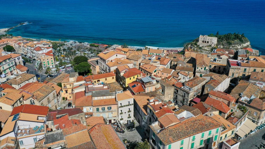Others 3, La Divina - free parking -, Vibo Valentia