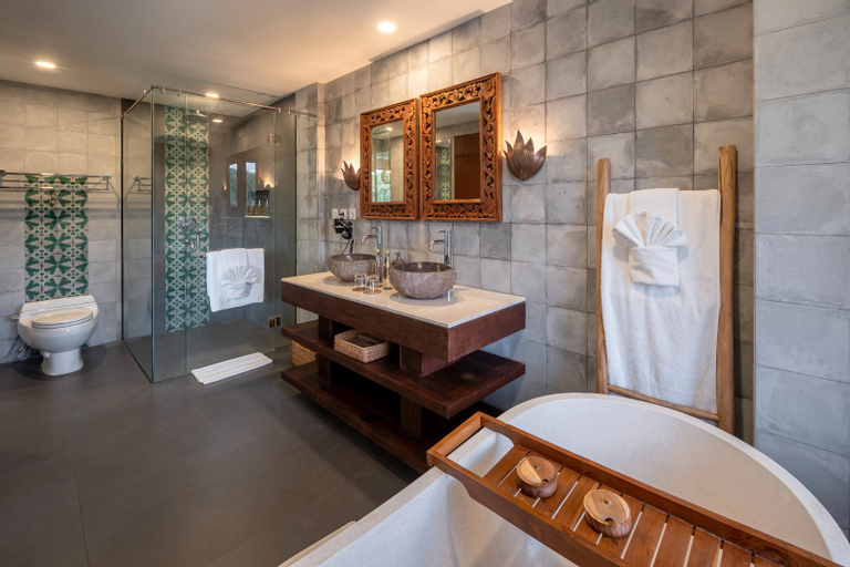 Bathroom 29