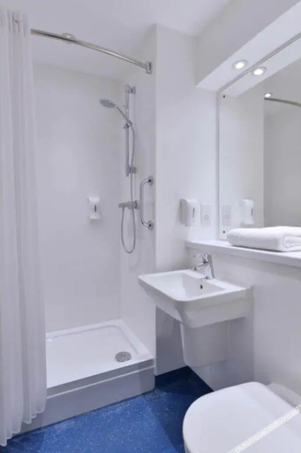 Bathroom 4, Travelodge Bristol Severn View M48, South Gloucestershire