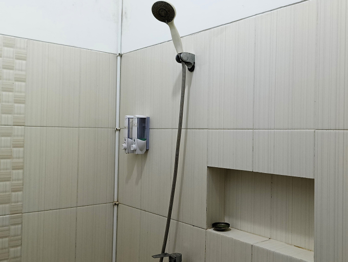 Bathroom 5, Avisha Guest House Syariah, Malang