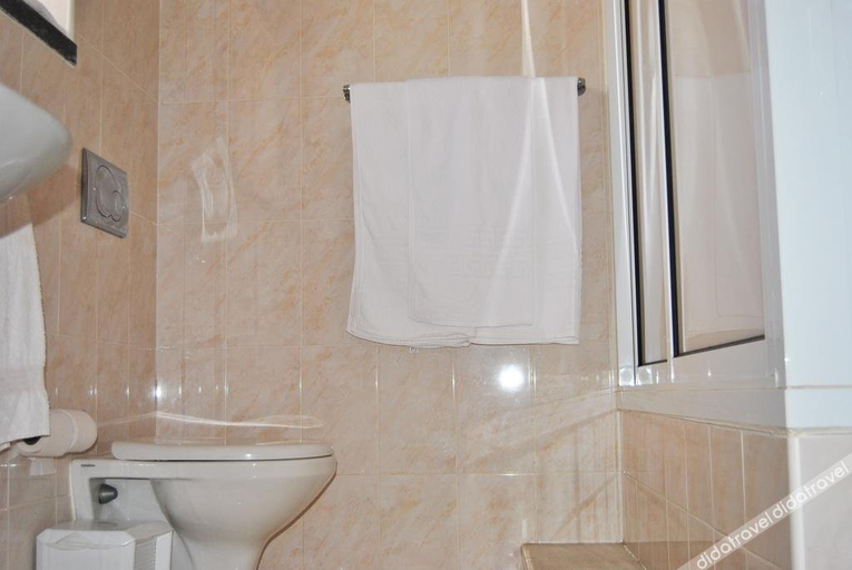 Bathroom 3, Dona Amélia Hotel by RIDAN Hotels, Ourém