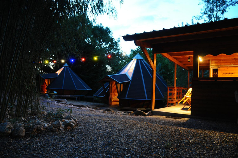 Others 5, Tipis Du Petit Buisson, Tarn