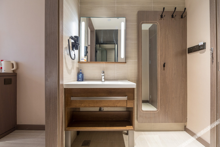 Bathroom 3, Hanting Hotel Shanghai Xujiahui Yishan Road, Shanghai