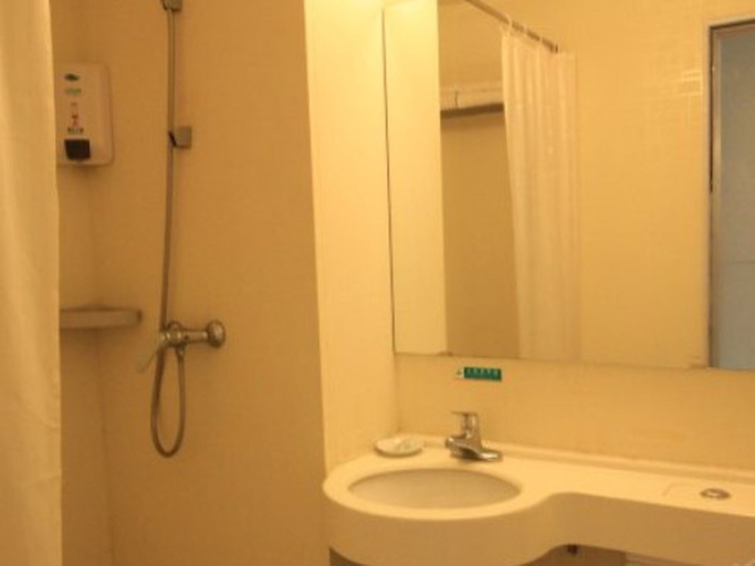 Bathroom 4, Jinjiang Inn (Yantai Wanda Plaza Suocheng Scenic Area Branch), Yantai