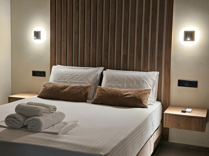 Bed, Rea's Luxury Apartments, Peloponnese