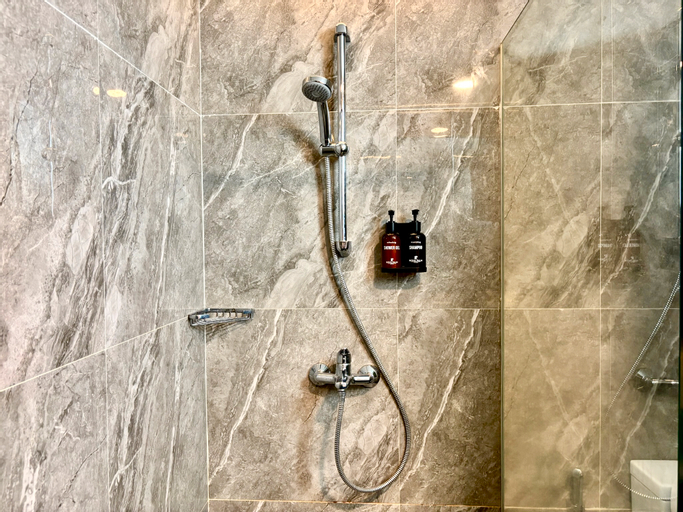 Bathroom 15