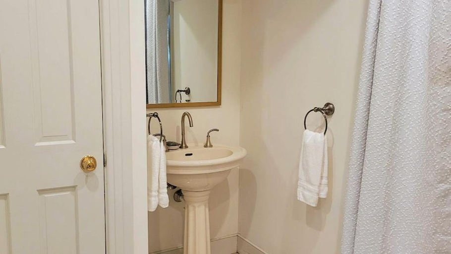 Others 2, Pinetown Bridge Bnb LLC, Lancaster